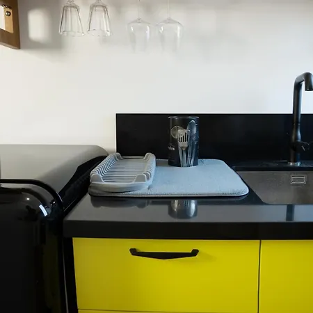 Chic Retreat In Blloku Lägenhet