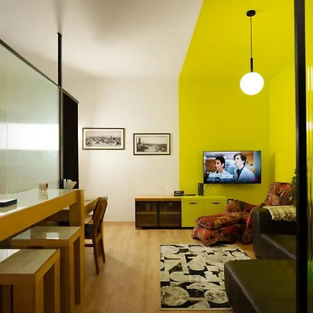 Lägenhet Chic Retreat In Blloku Tirana